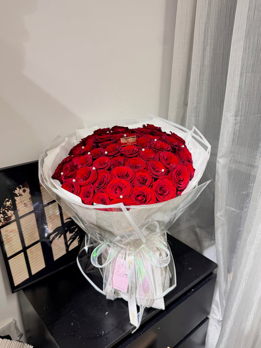 In Bloom 鮮花花束 紅玫瑰白包裝52支